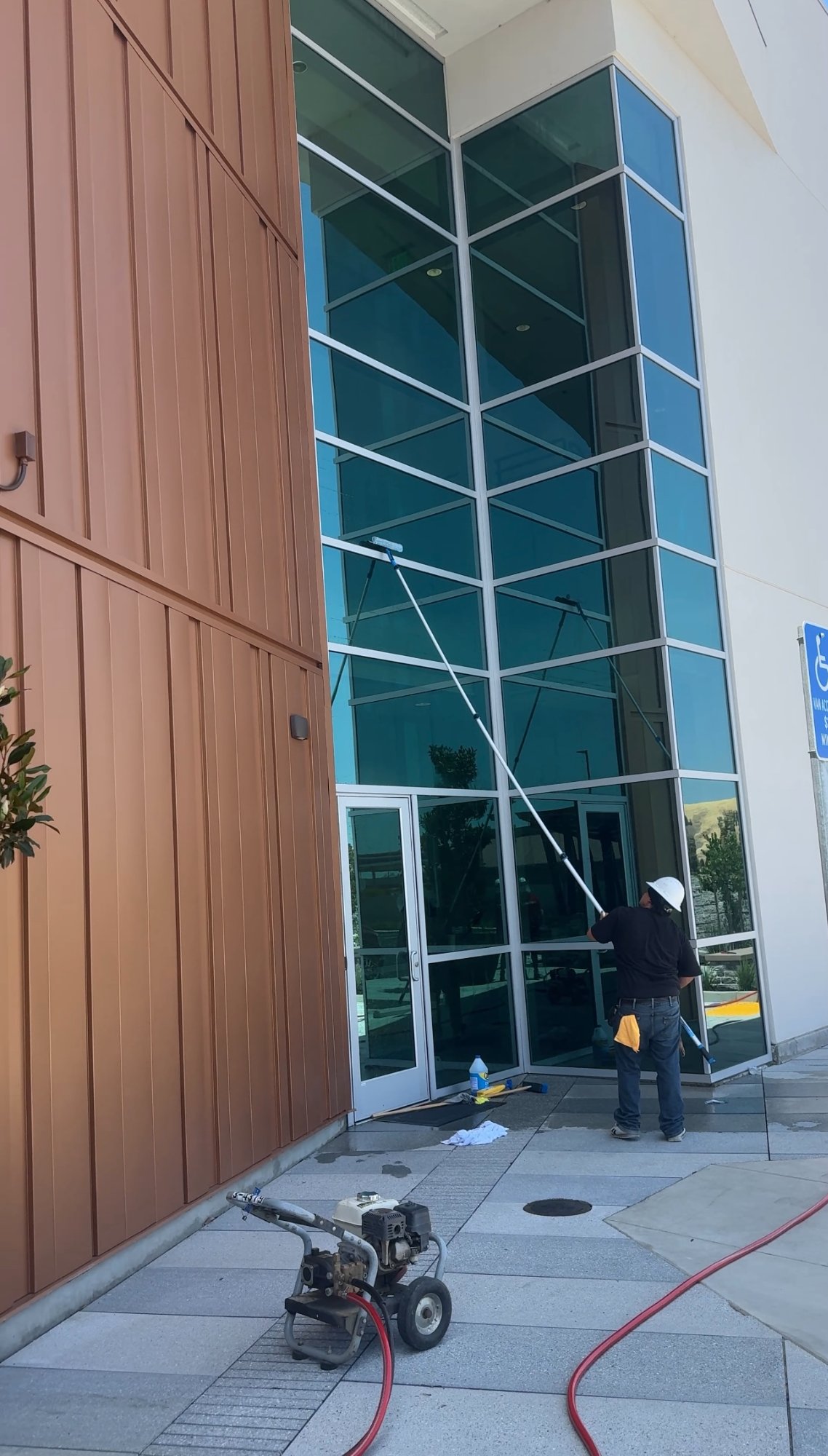 Commercial high-rise window cleaning in San Francisco Bay Area